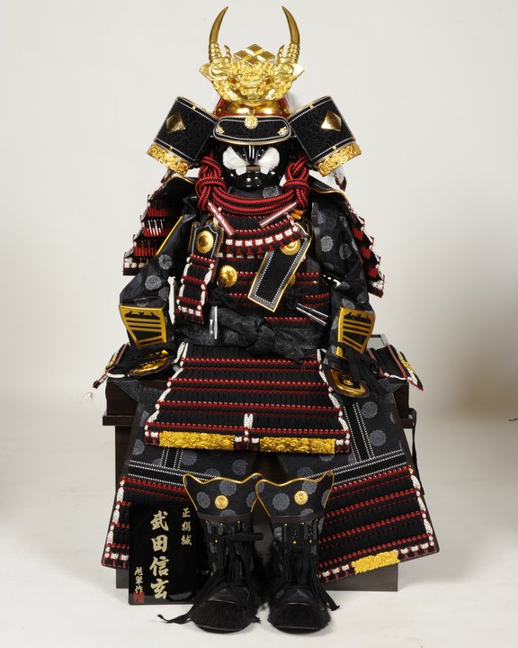 武田信玄公五歳～七歳着用鎧高床飾：紫翠作｜人形の伏見屋